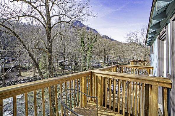 Riverside Lodge at Chimney Rock: 289 Main St, Chimney Rock, NC 28720